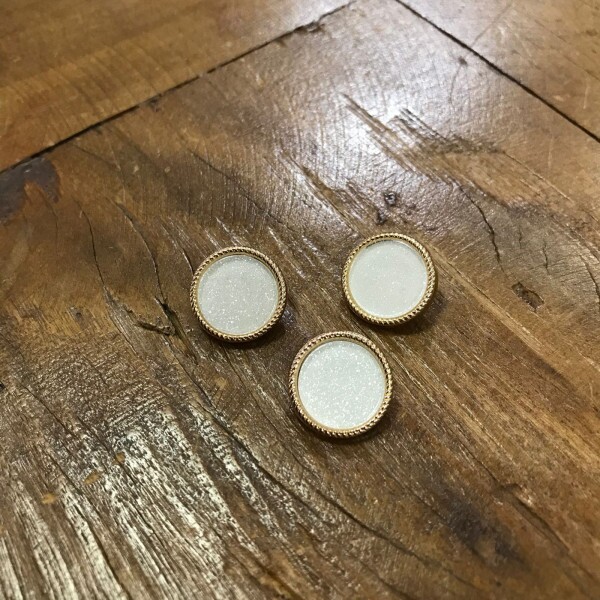 Botão Dourado/Branco Resinado Glitter Pequeno